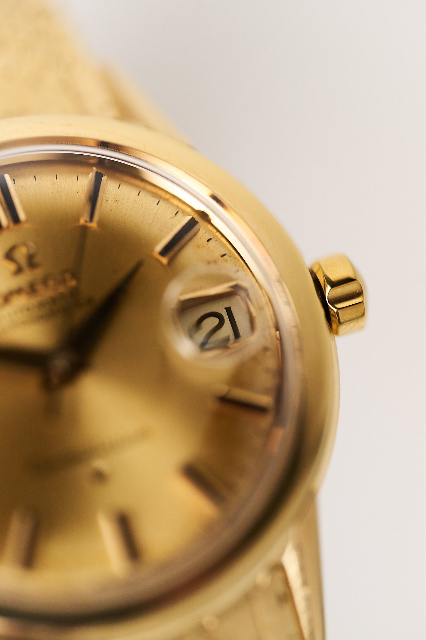 OMEGA CONSTELLATION 18K YELLOW GOLD 'DENISSON CASE'